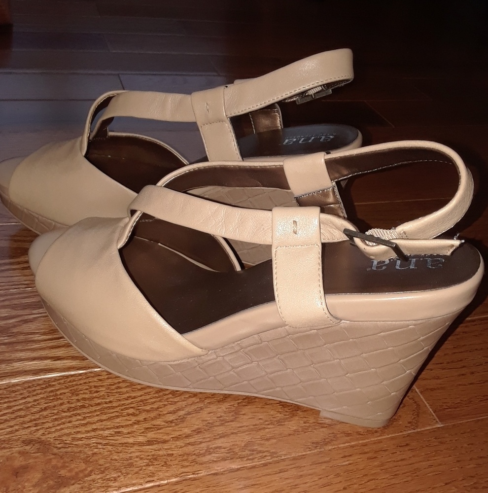 a.n.a wedges